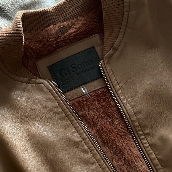 Brown/Tan Faux Leather Jacket. Size says Large but it fits S-M - Picture 3 of 5